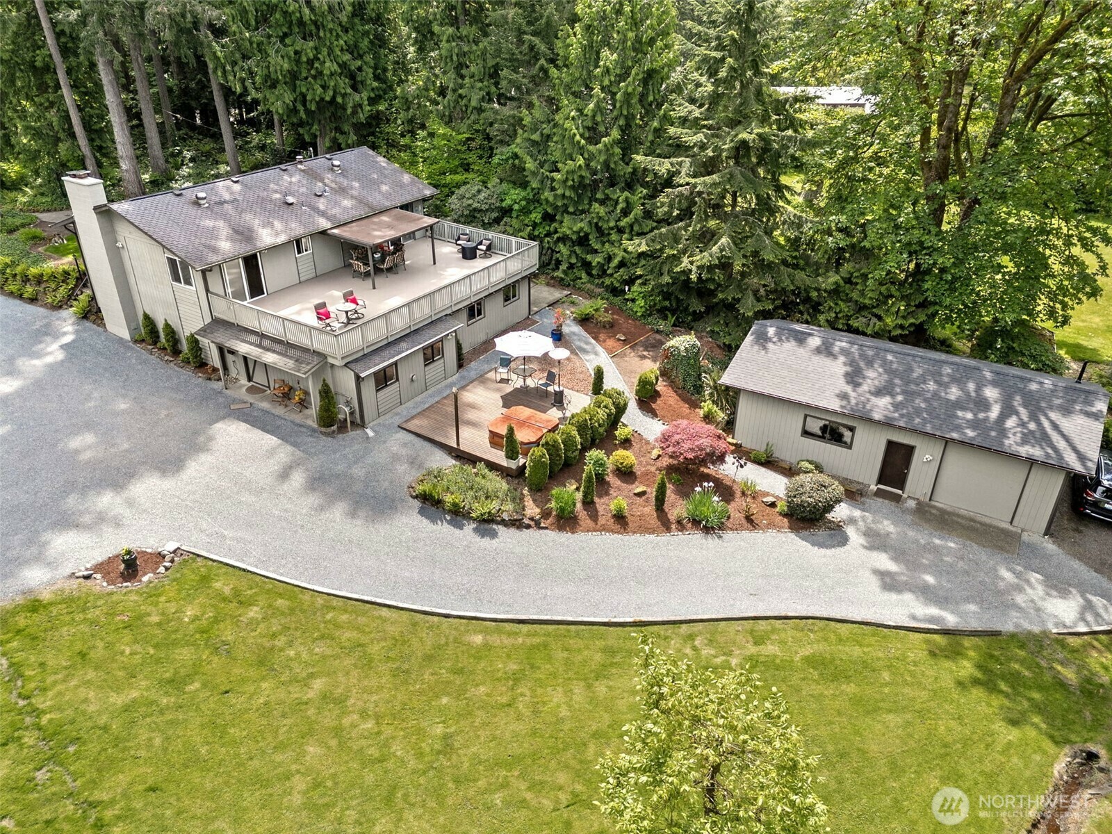 Property Photo: 14531 262 Avenue SE WA 98027