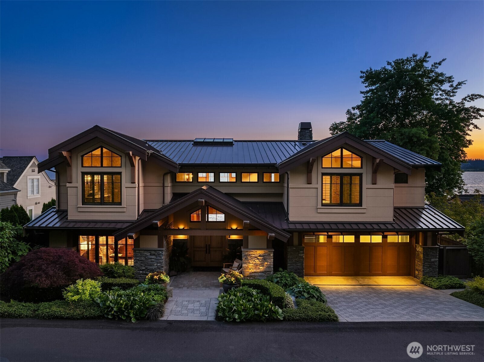 Property Photo: 245 Lake Avenue W WA 98033