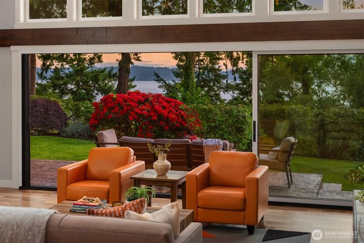 Property Photo: 9615 Fauntleroy Way SW WA 98136