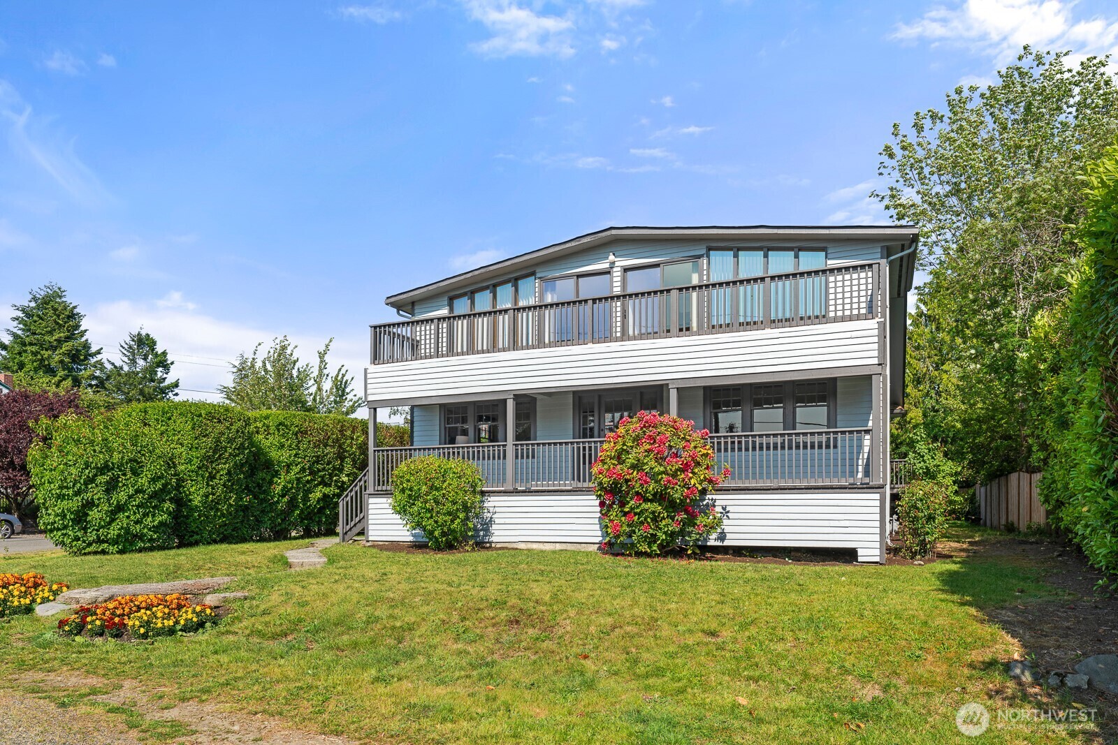 Property Photo:  11056  Phinney Avenue N  WA 98133 