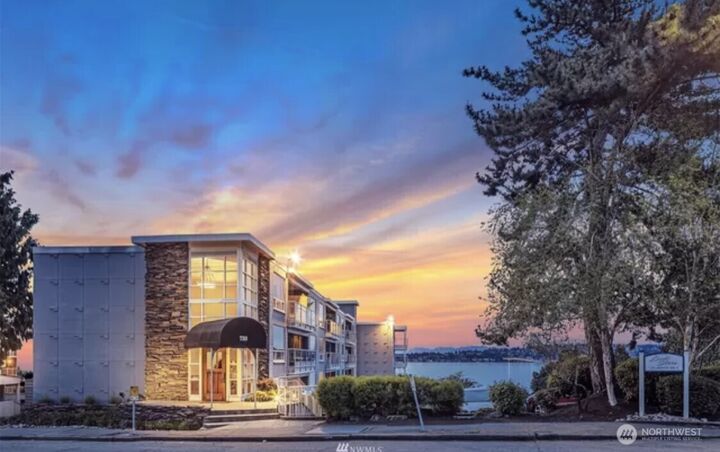 Property Photo:  720  Lakeside Avenue S 406  WA 98144 