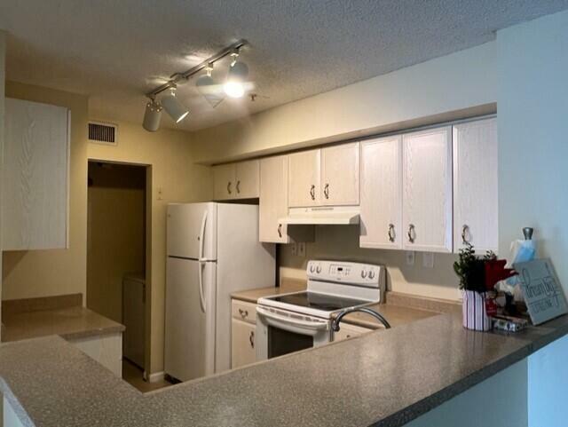 Property Photo: 7848 Sonoma Springs Circle 202 FL 33463