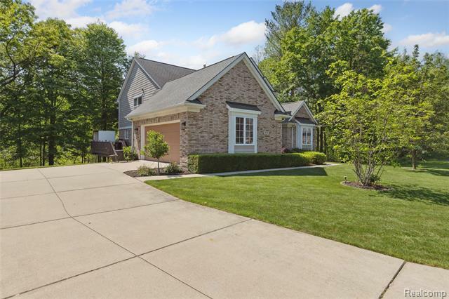 Property Photo: 418 Greenan Lane MI 48362