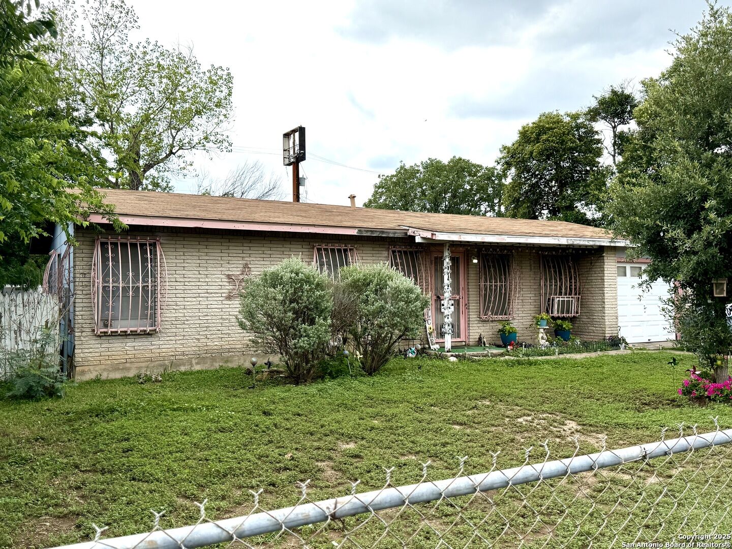 Property Photo: 2407 Aiken TX 78237