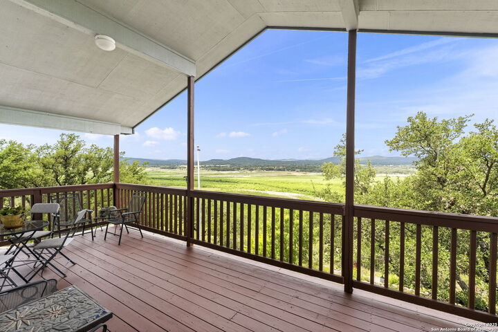 Property Photo: 125 Northlake Cove TX 78063
