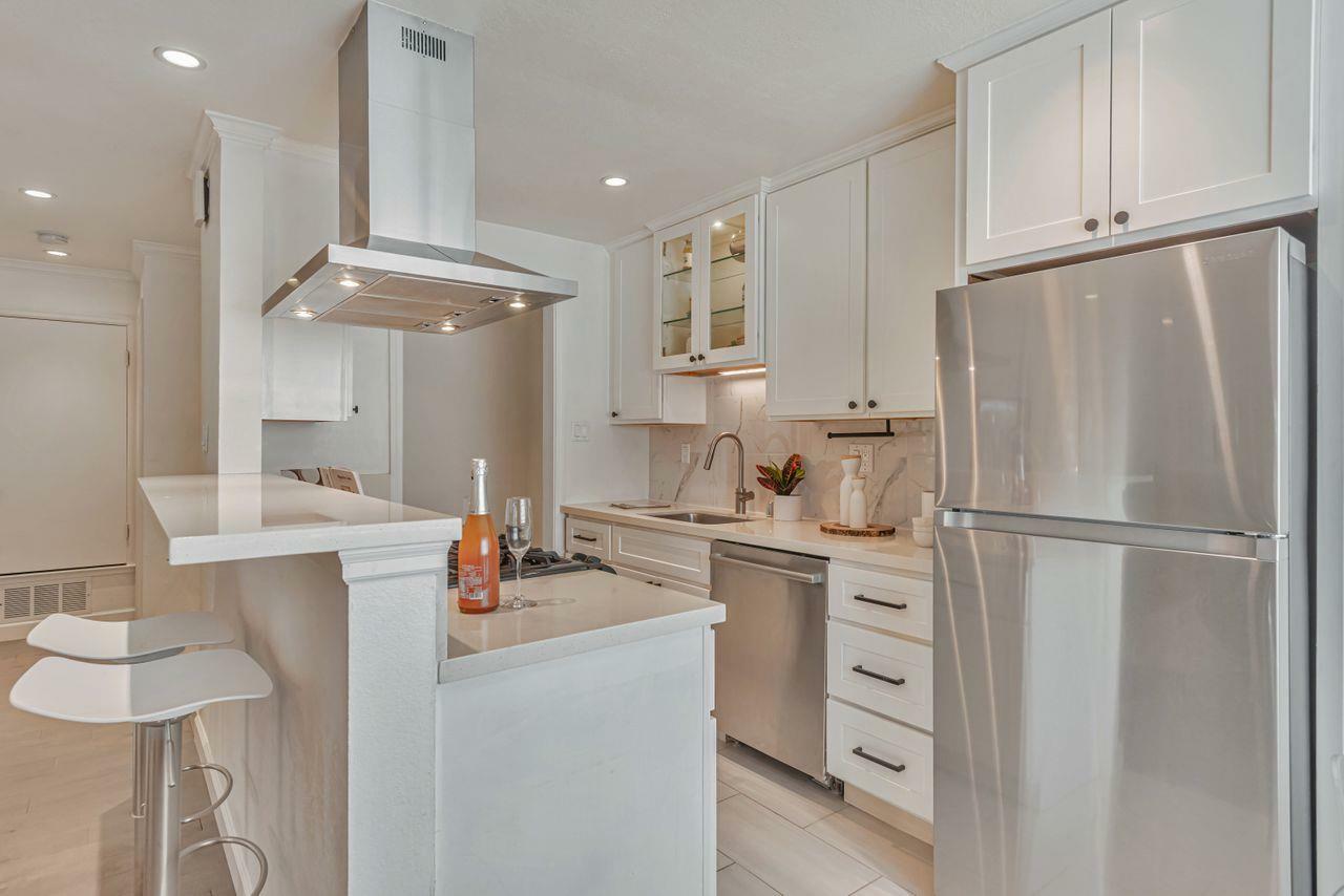 Property Photo: 633 Highland Avenue 2 CA 94401