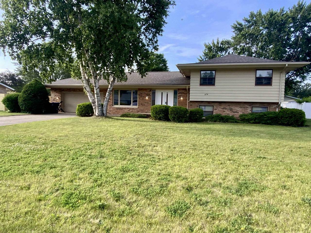 Property Photo: 874 East Petunia Lane WI 53511