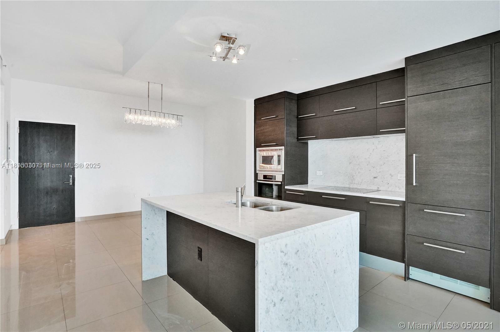 Property Photo: 900 Biscayne Blvd 1905 FL 33132