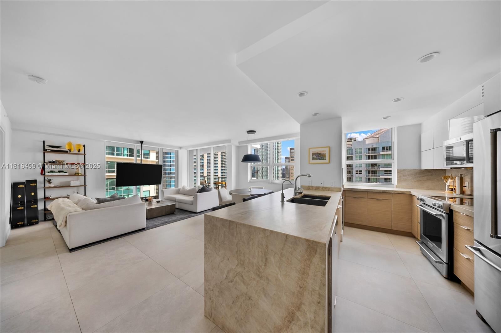 Property Photo:  1155 Brickell Bay Dr 3002  FL 33131 