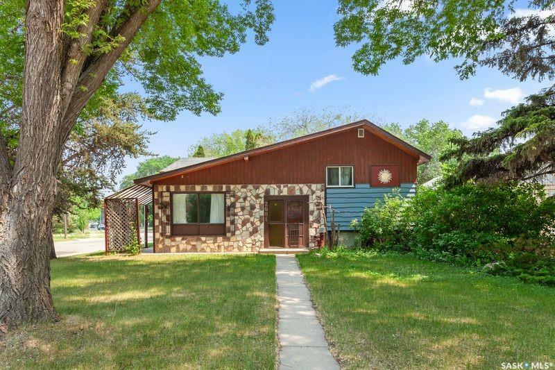 Property Photo:  2601 Melrose Avenue  SK S7J 0V7 