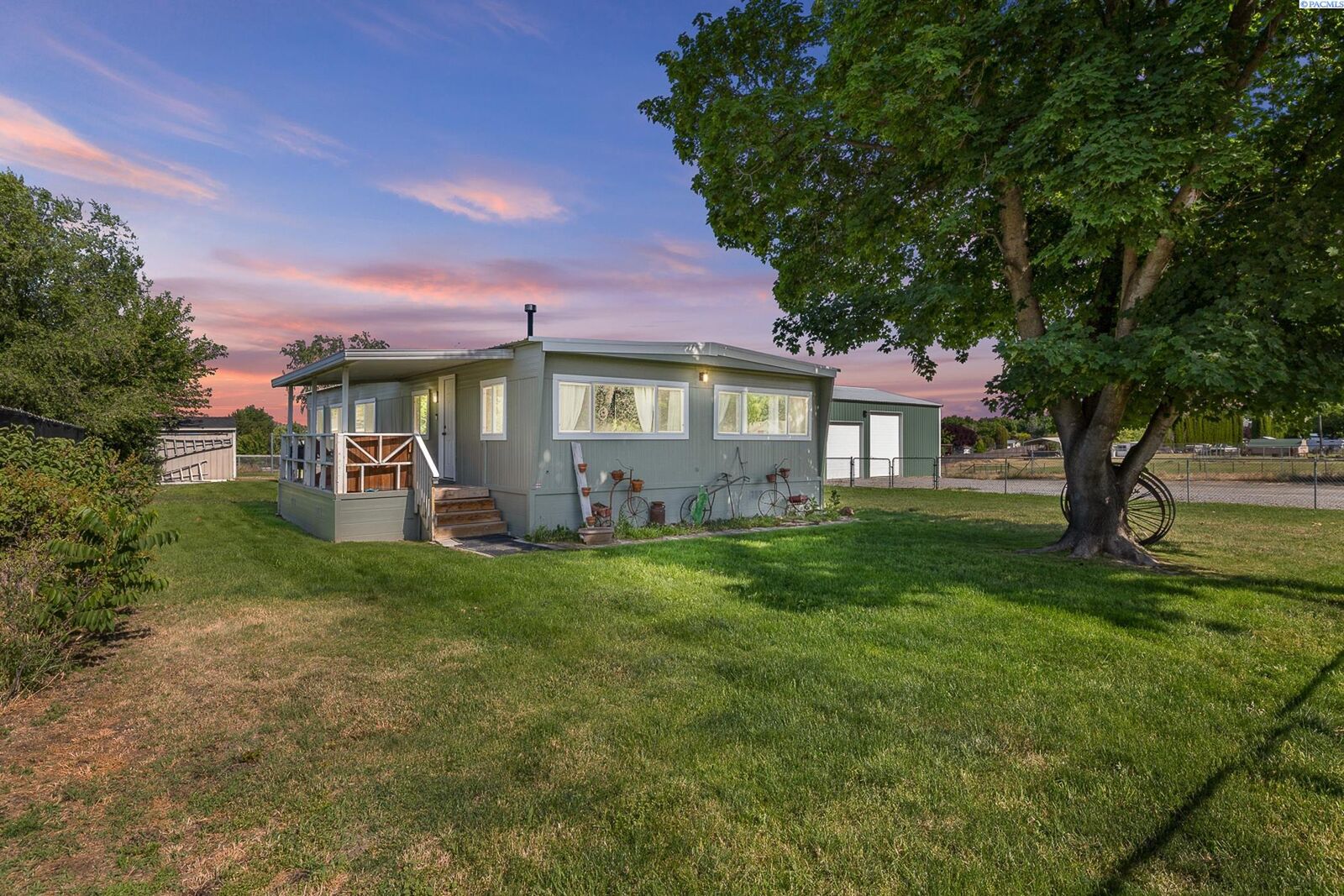 Property Photo: 2705 S Cedar Street WA 99337