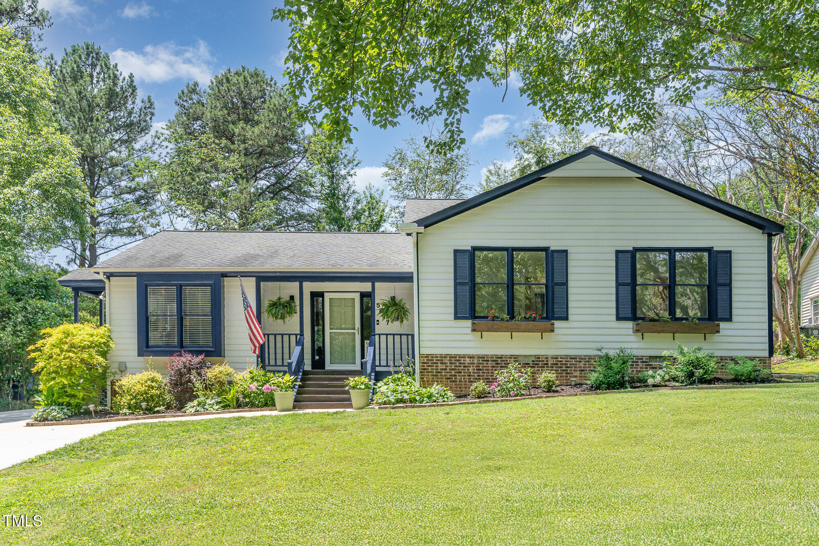 Property Photo: 5617 Groomsbridge Court NC 27612