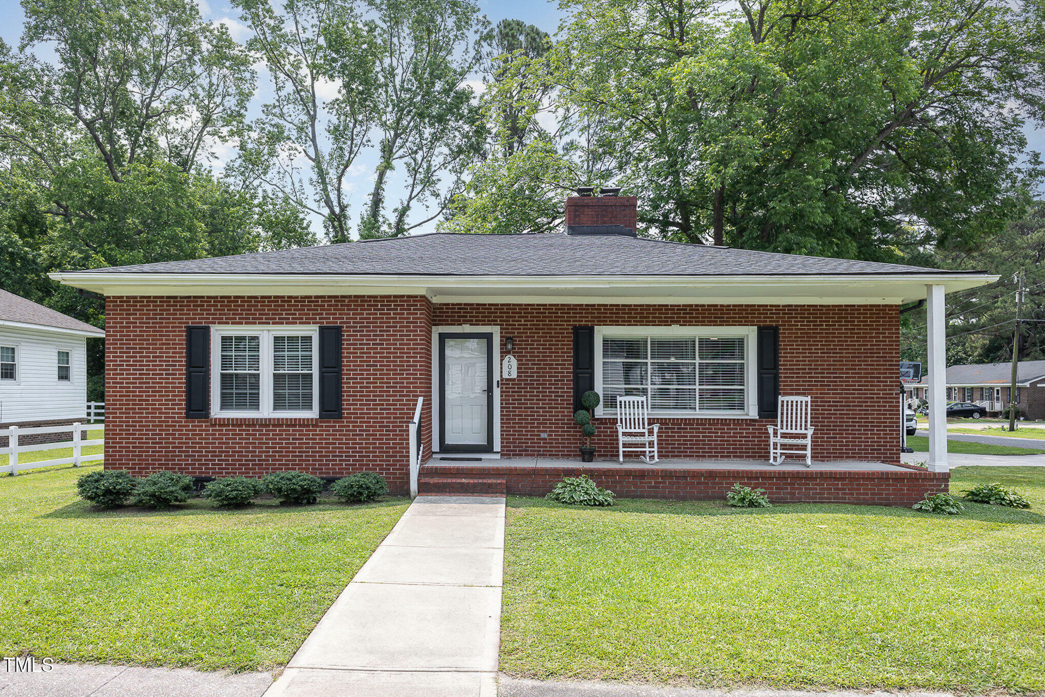Property Photo: 208 S College Avenue NC 27542