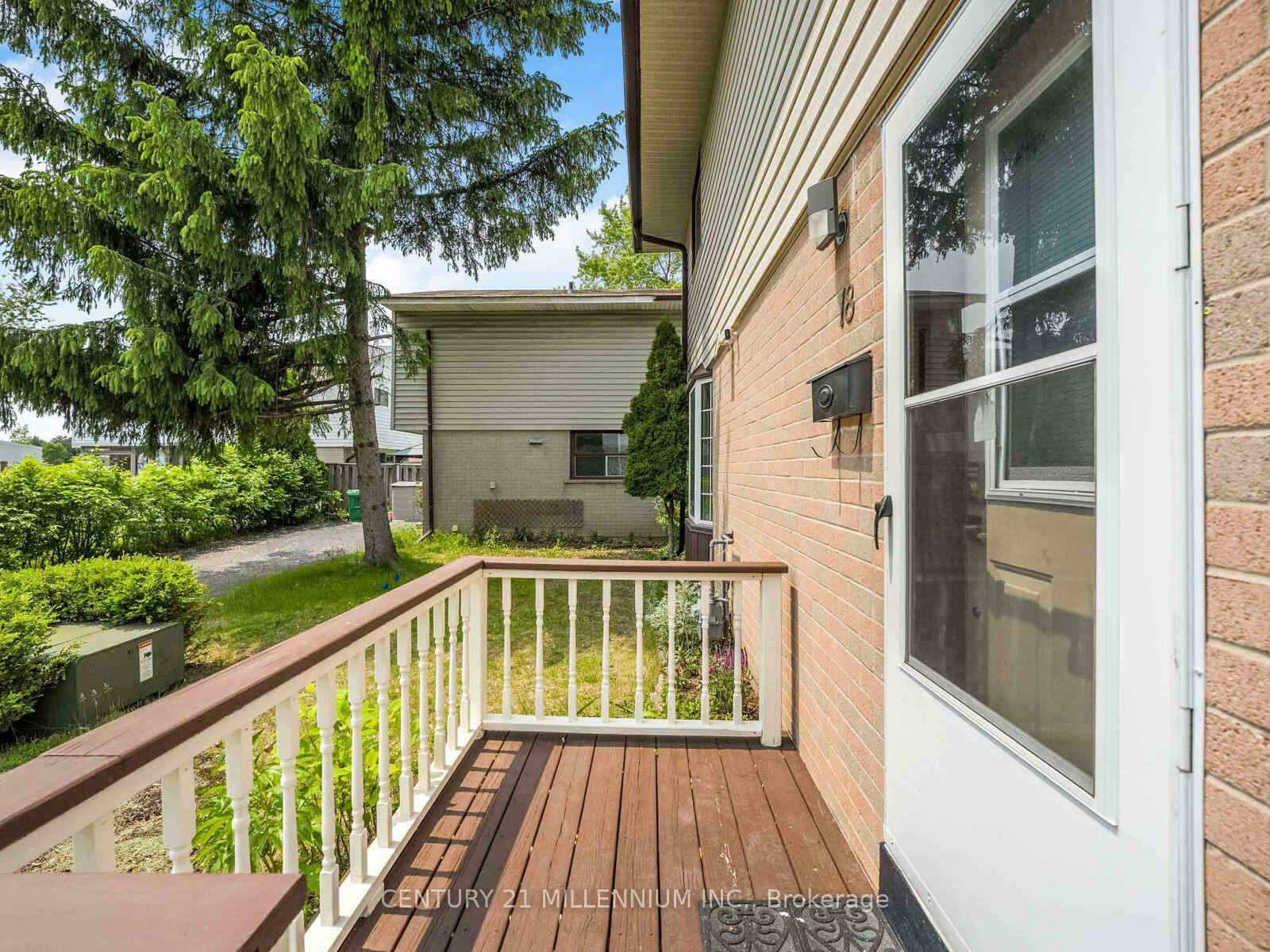 Property Photo: 18 Greenhills Square ON L6S 2J4