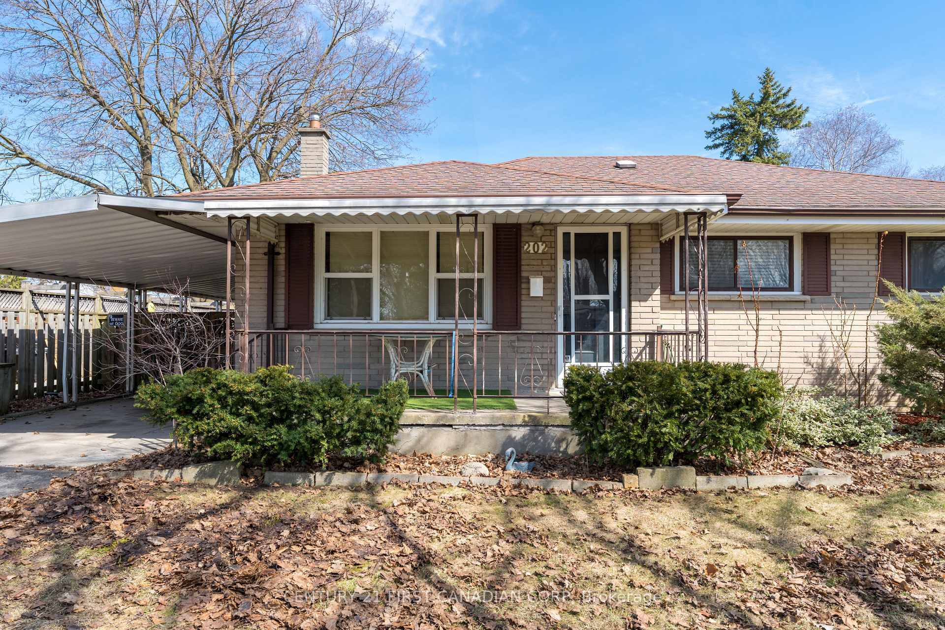 Property Photo:  202 Renfro Crescent  ON N5Z 3B7 