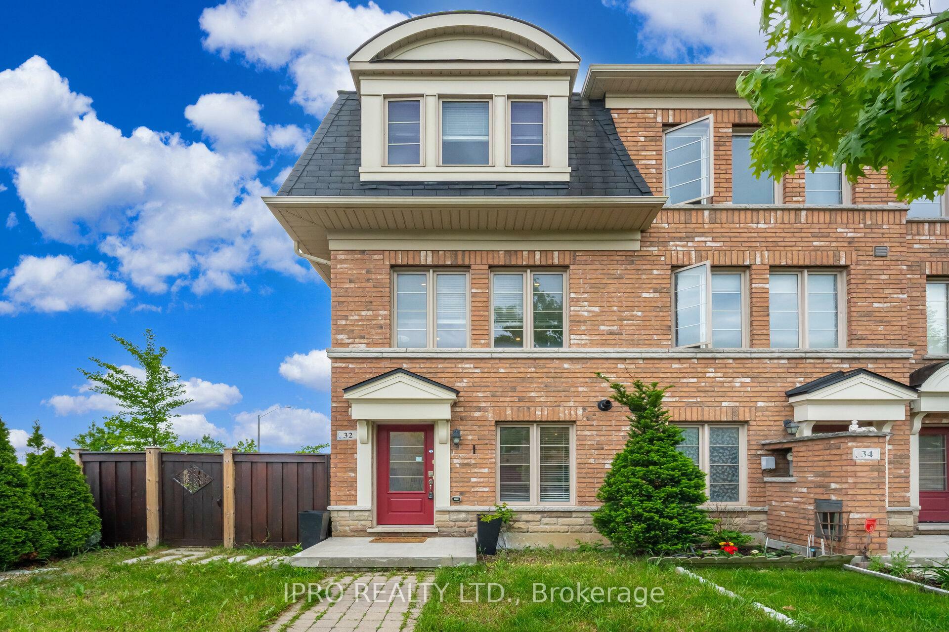 Photo de la propriété: 32 Lily Cup Avenue ON M1L 0H4
