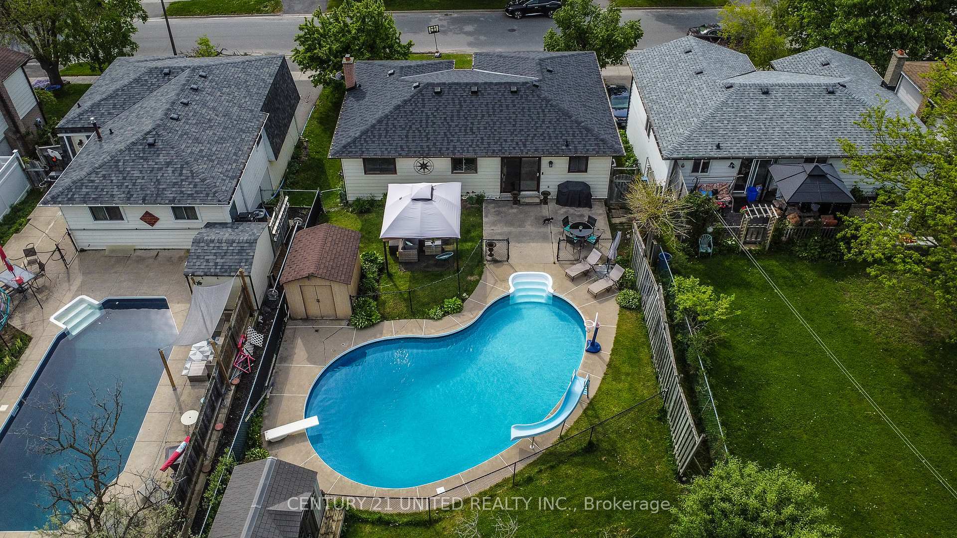 Property Photo: 2046 Meadowview Road ON K9L 1S4