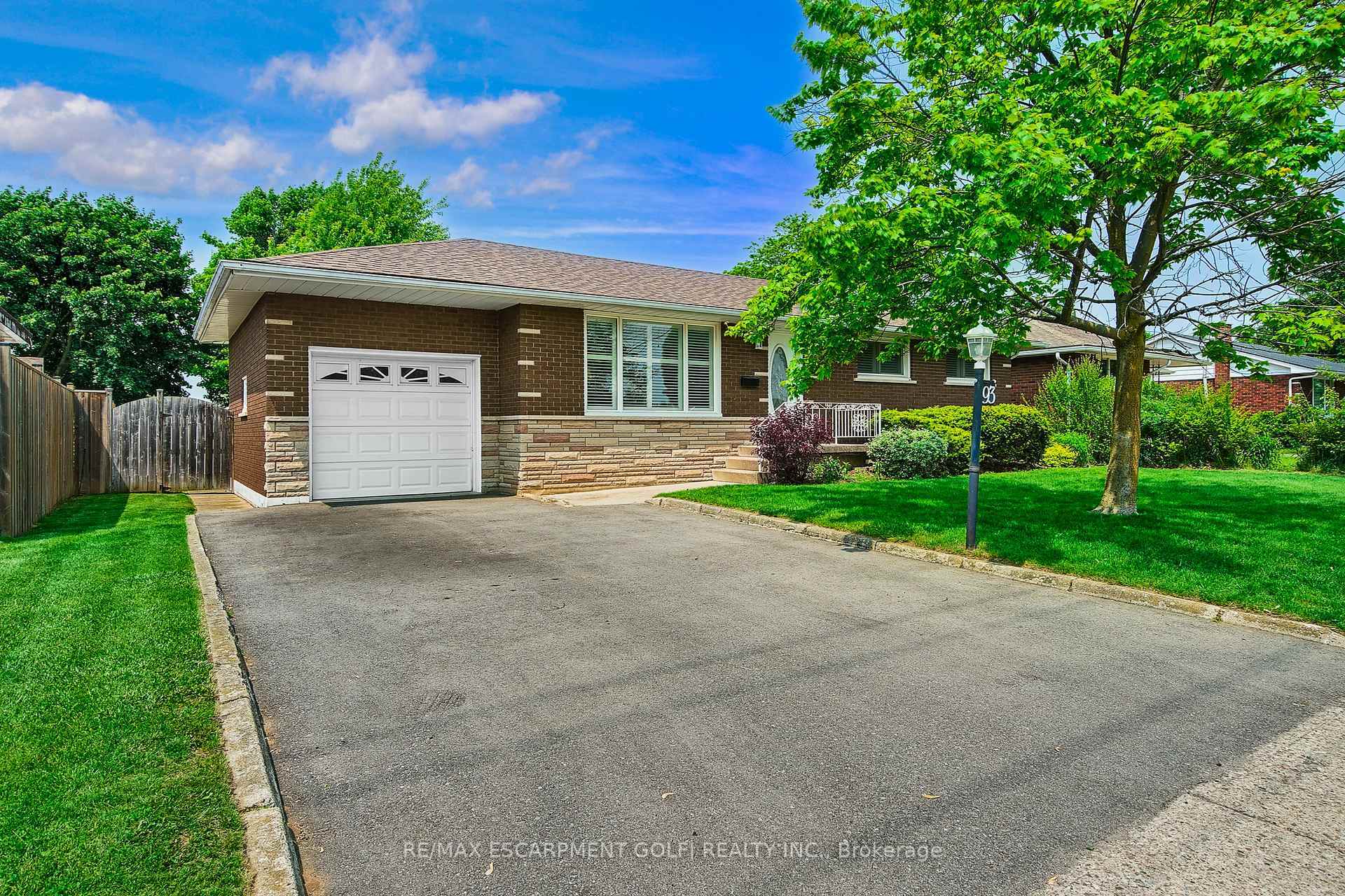 Property Photo: 93 Fairview Drive ON N3R 2X1