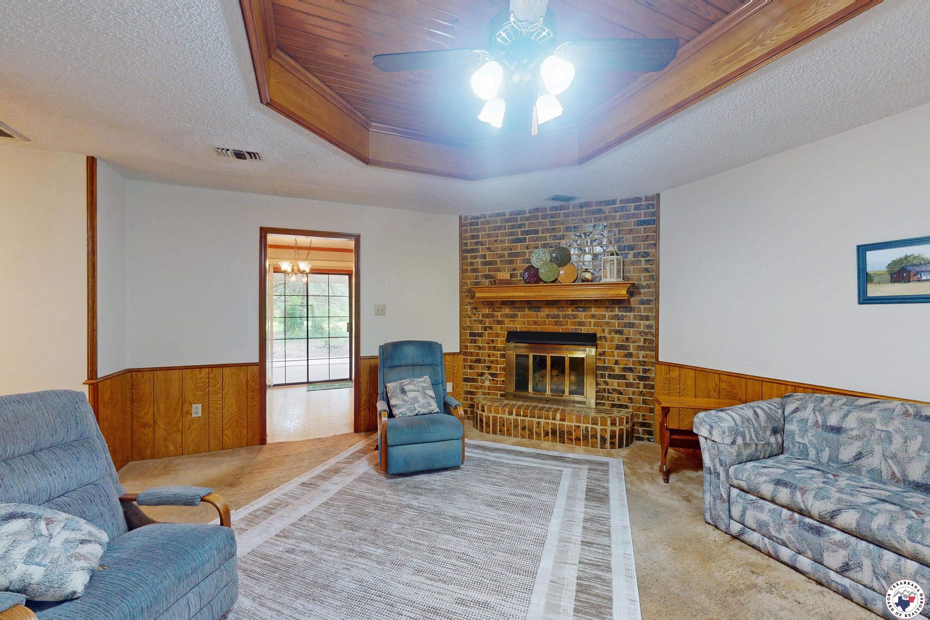Property Photo: 713 Franklin TX 75501