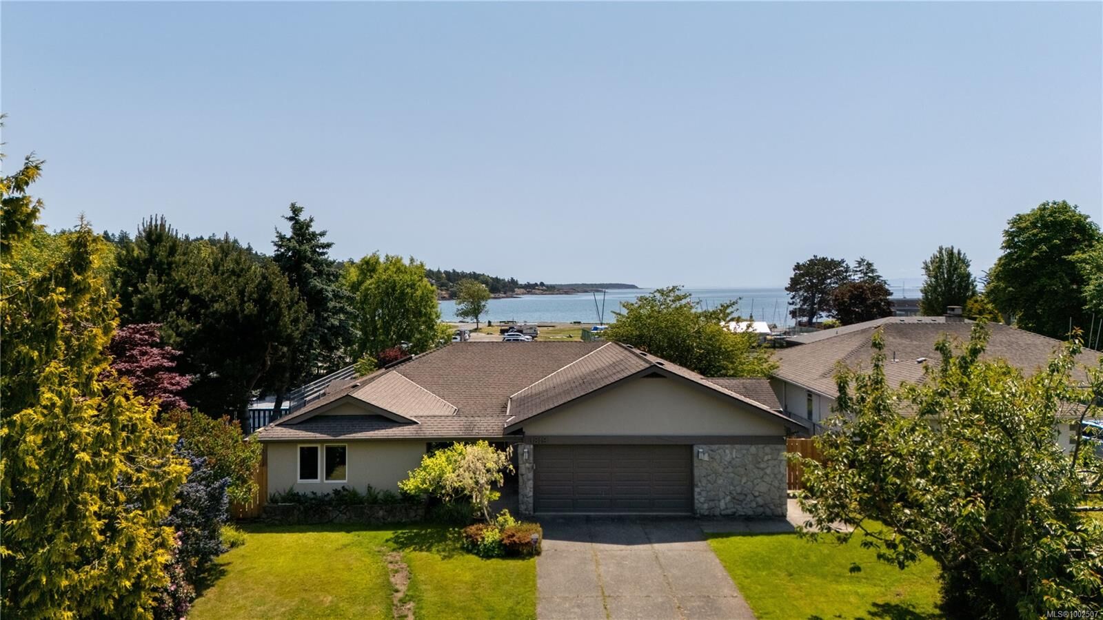 Property Photo:  3819 Beachview Pl  BC V8P 5N8 