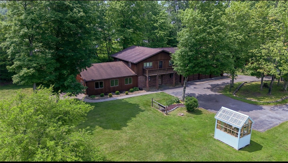 Property Photo: 526 Pleasant Valley Rd PA 15425