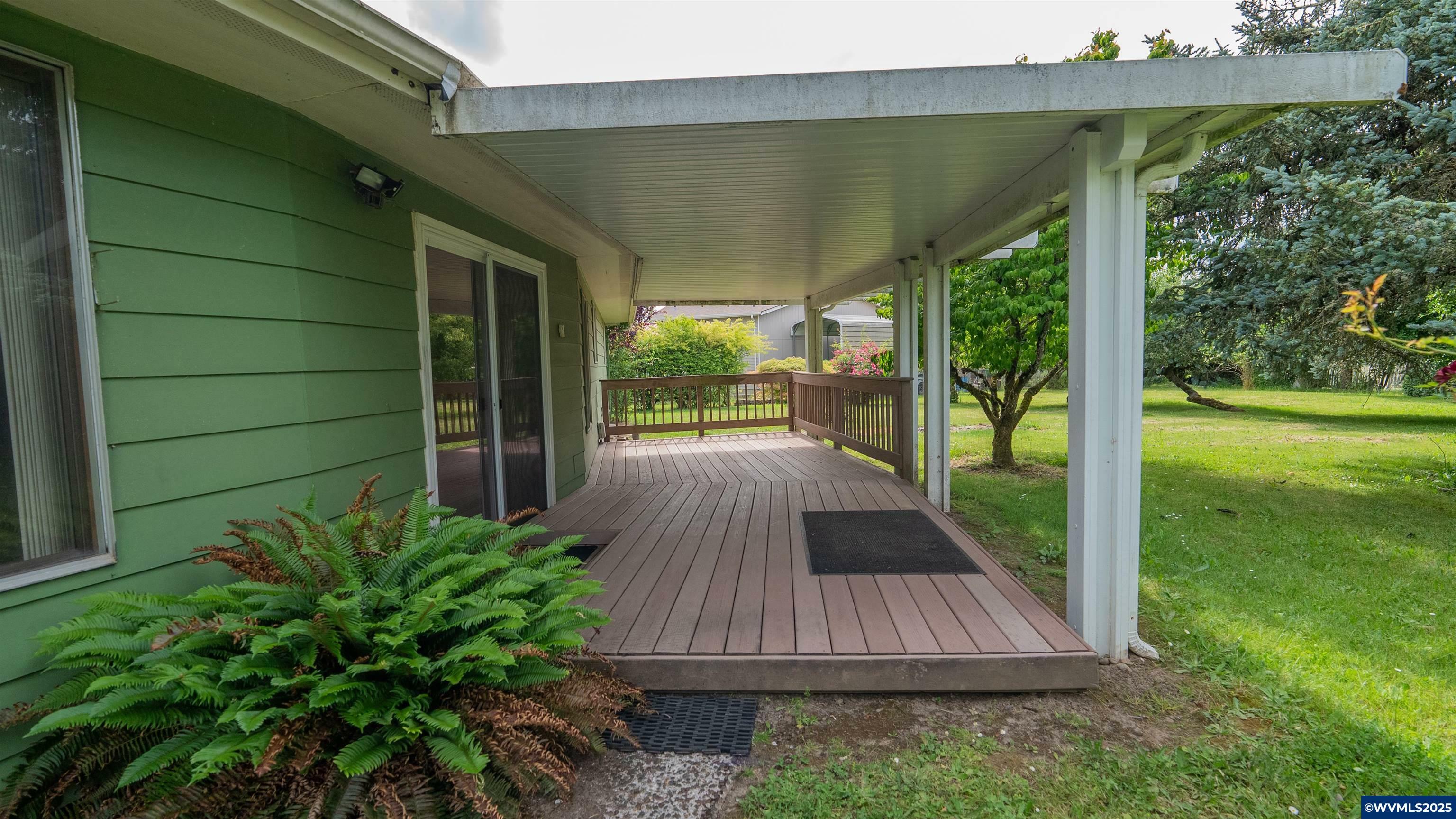 Property Photo: 1071 62nd Ct NE OR 97317