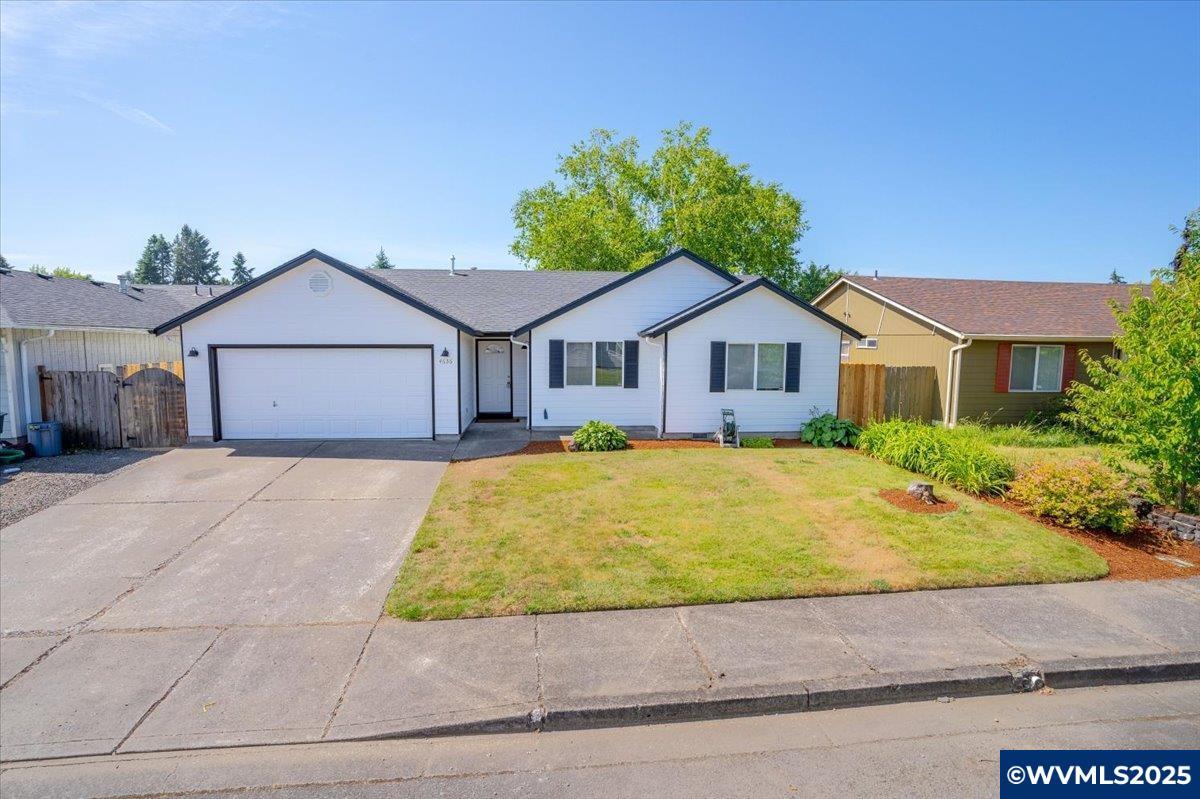 Property Photo: 4636 Cherrybud Ct SE OR 97317