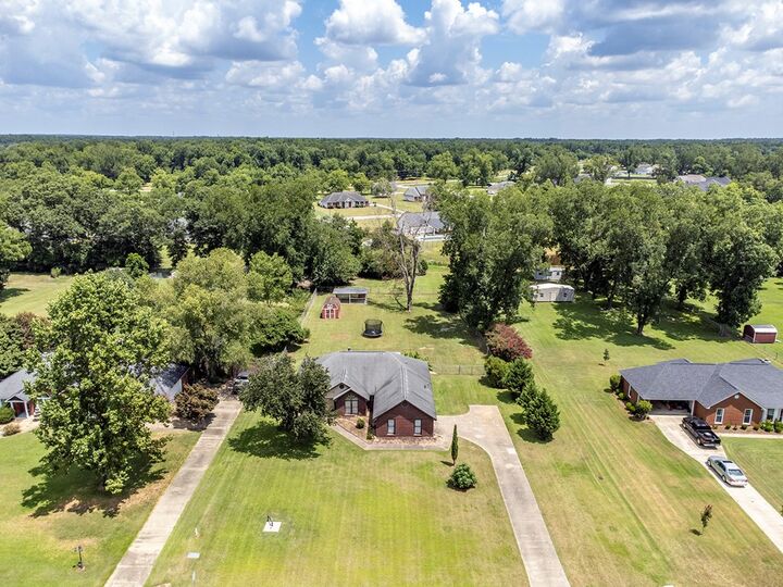 Property Photo:  129 Winchester Drive  GA 31763 