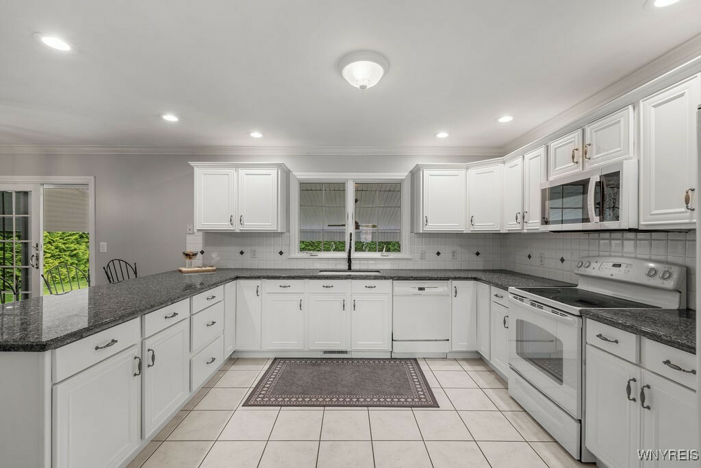 Property Photo: 4699 Stacey Drive NY 14092