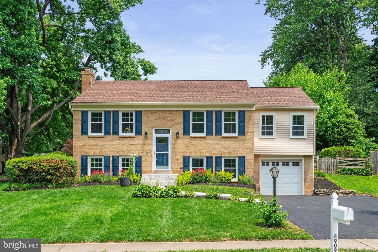 Property Photo: 4909 King David Boulevard VA 22003