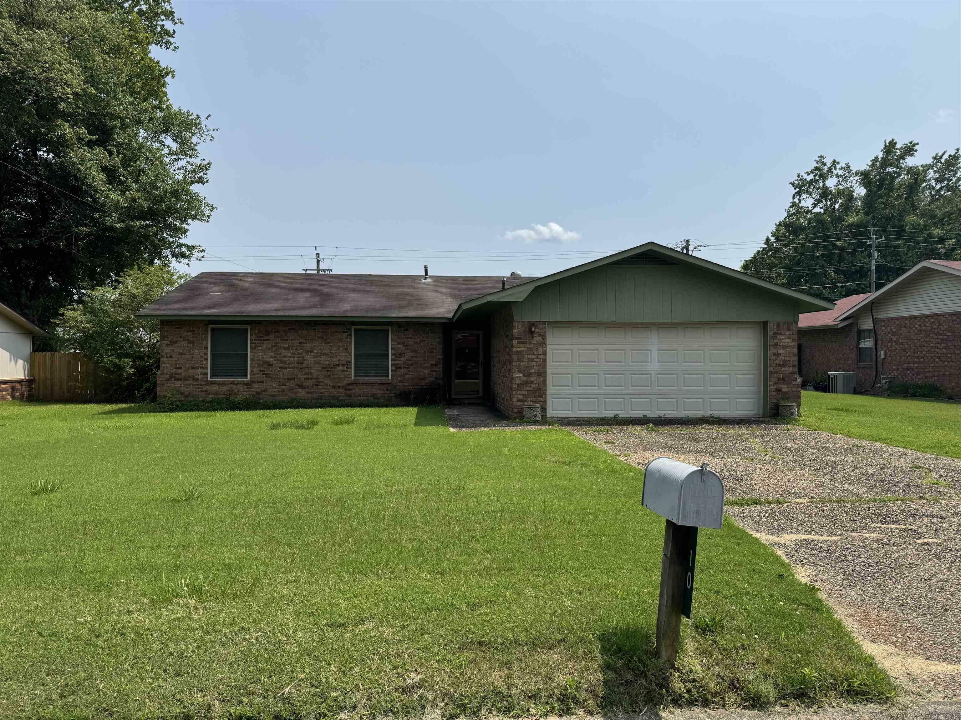 Property Photo: 10 Hollyridge Ct AR 72076