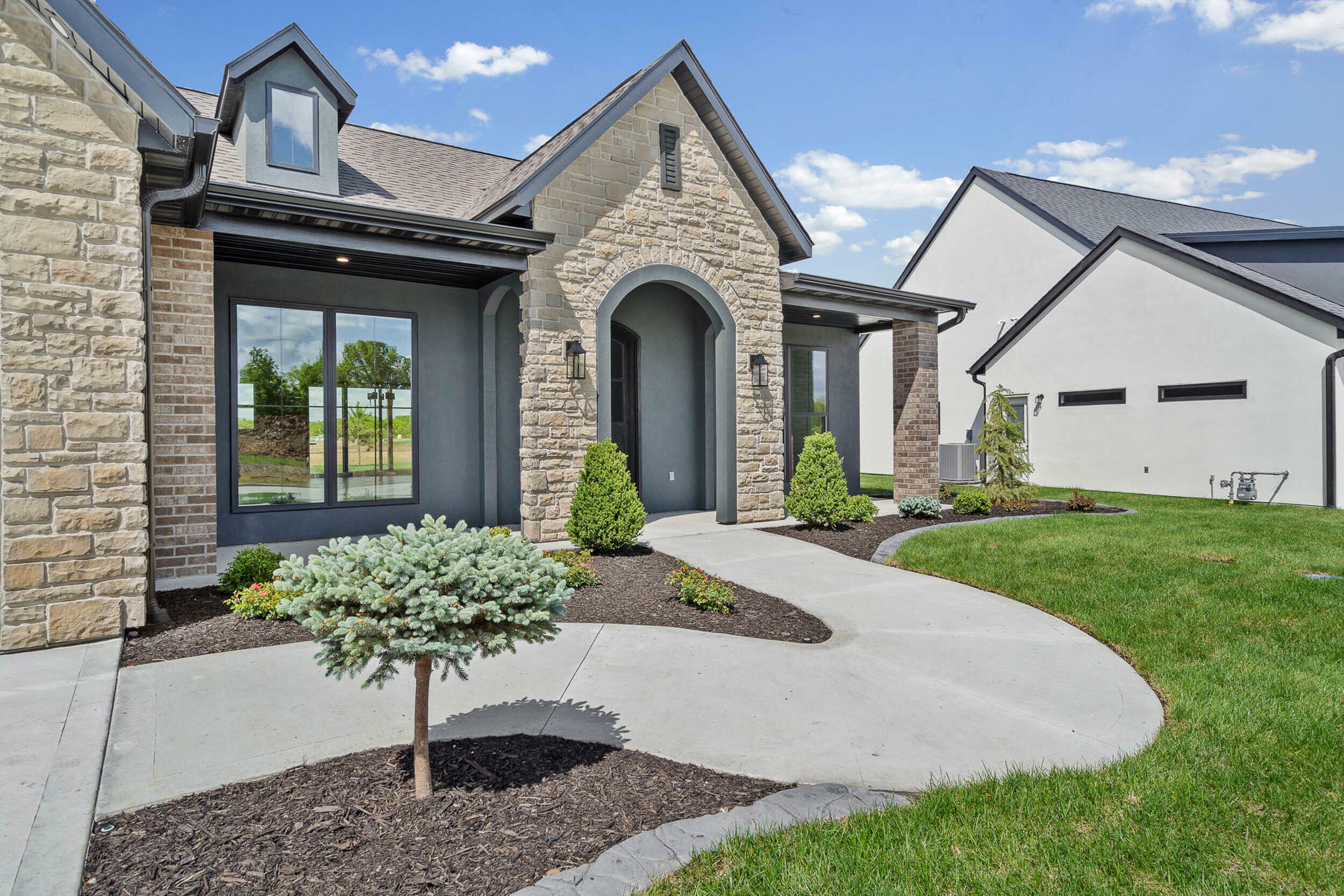 Property Photo: 6505 Cromford Ln MO 65201