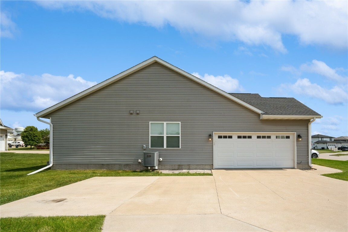 Property Photo: 3092 Sherwood Drive IA 52302