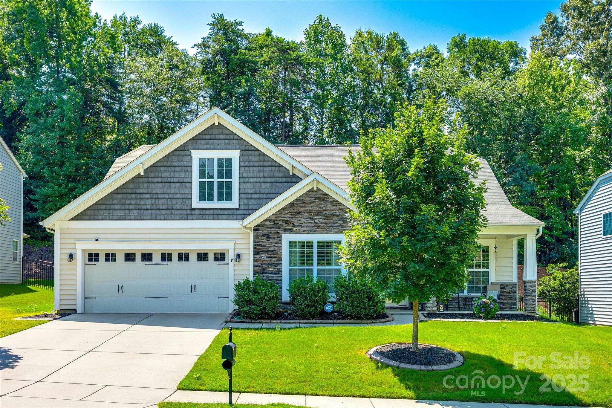 Property Photo: 14727 Brannock Hills Drive NC 28278
