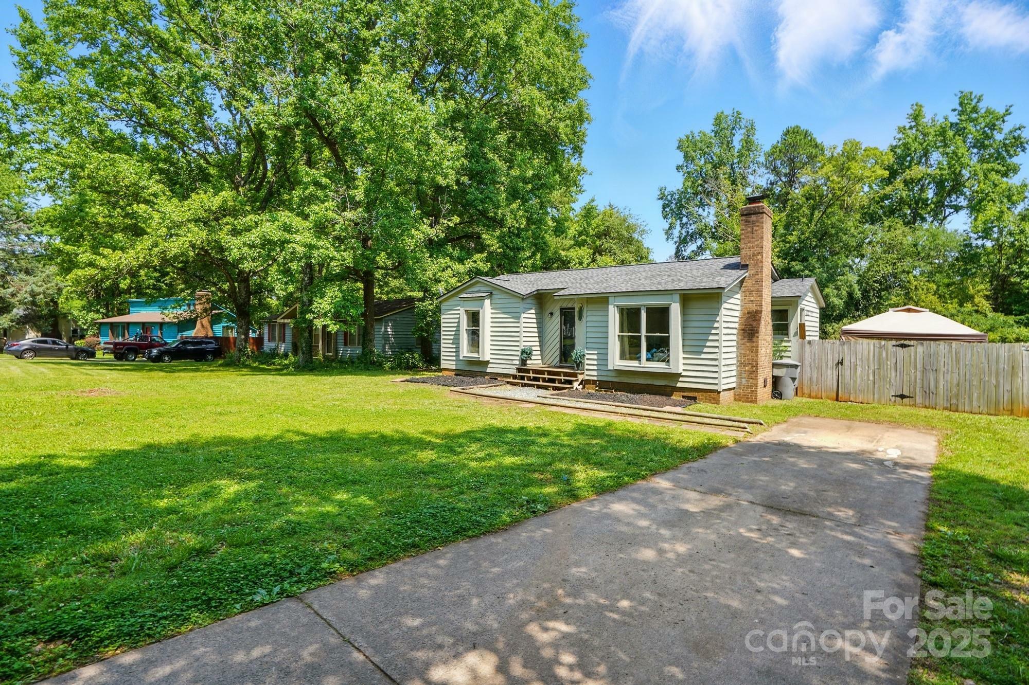Property Photo: 6718 Pueblo Lane NC 28227