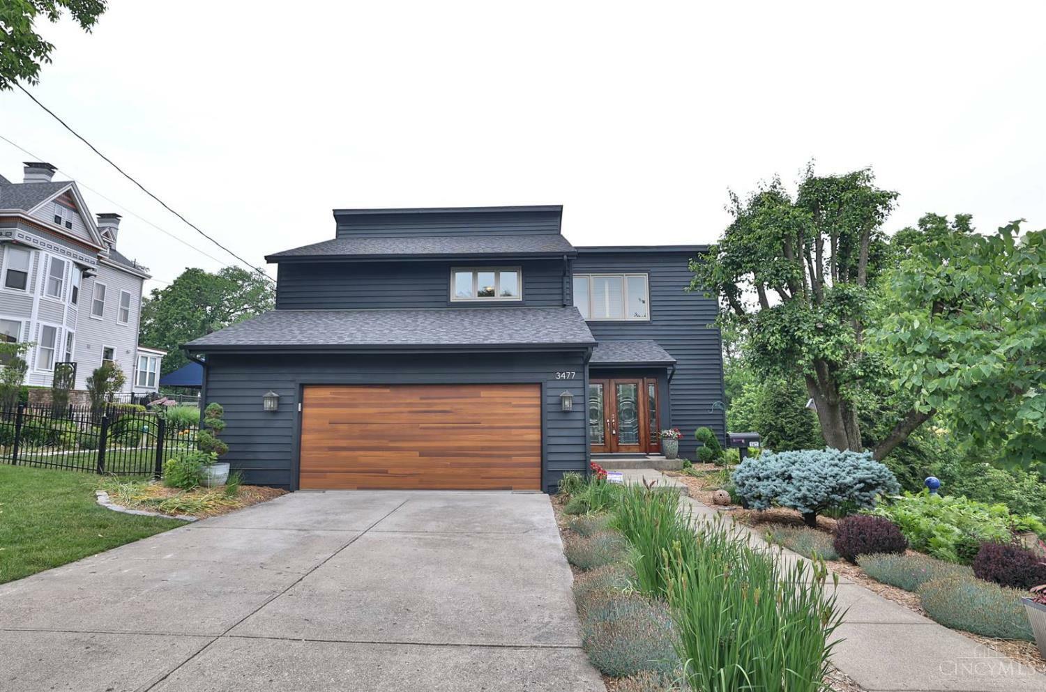 Property Photo: 3477 McFarlan Road OH 45211