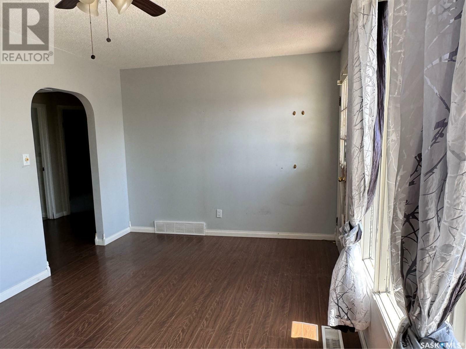 Property Photo: 925 Isabelle Street SK S4A 1R4