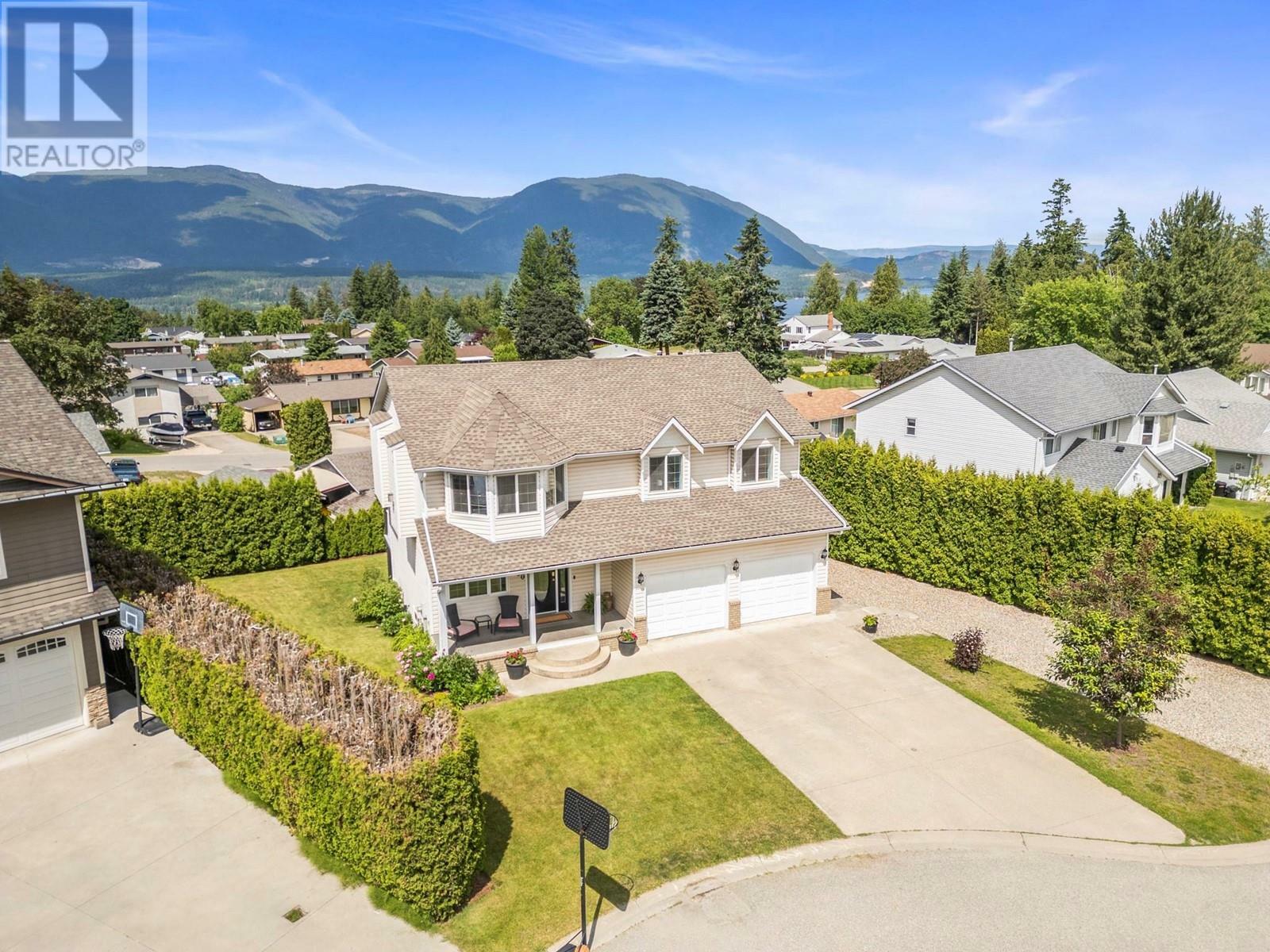 Property Photo: 1960 2 Avenue Northeast BC V1E 1M3
