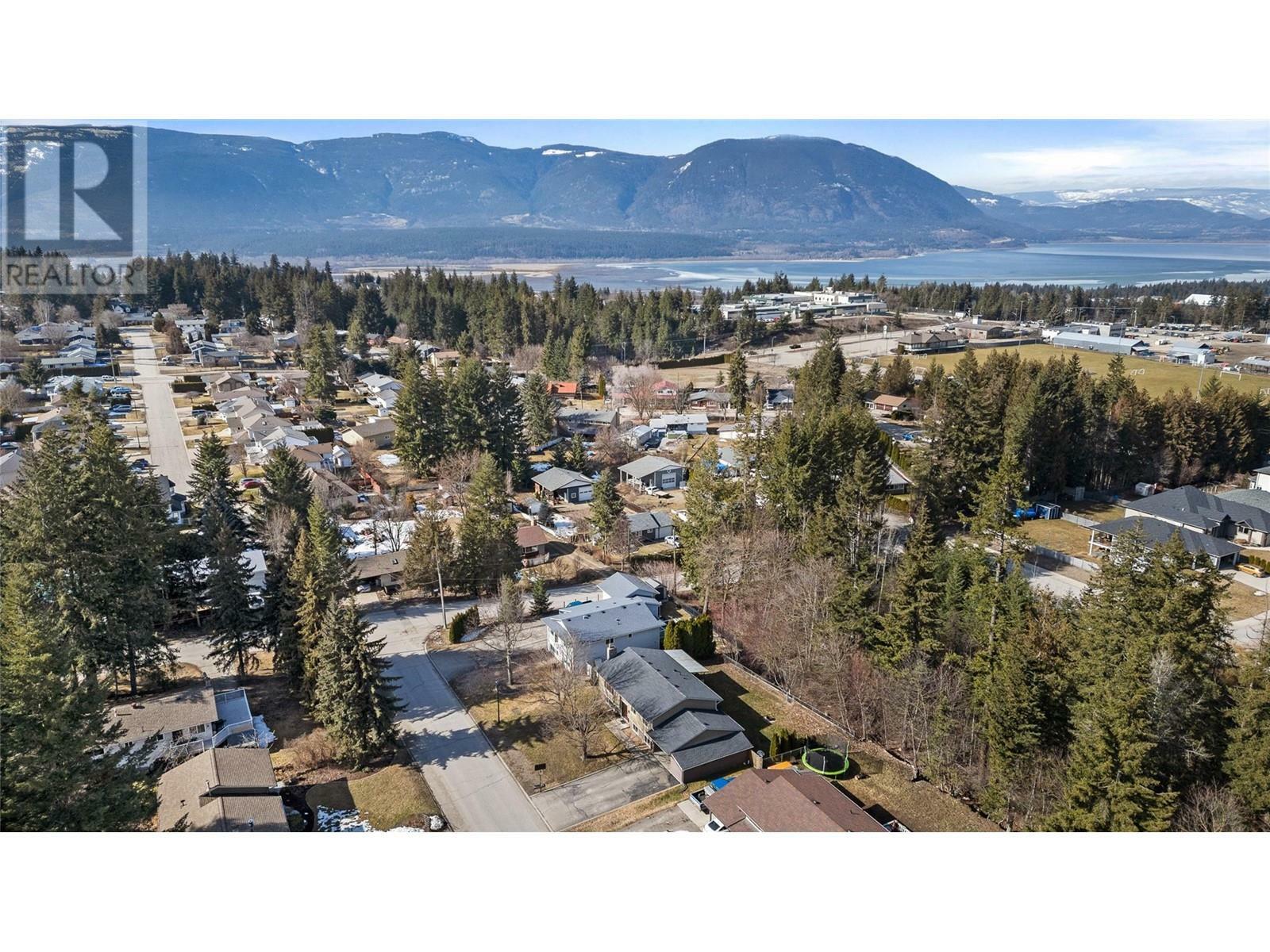 Property Photo:  3371 7 Avenue Southeast  BC V1E 2C4 