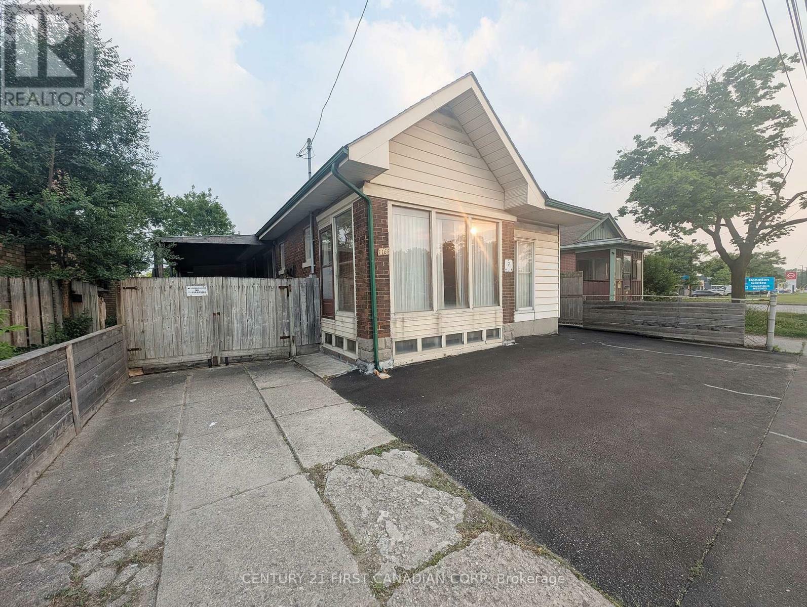 Property Photo: 1169 Oxford Street East ON N5Y 3L7