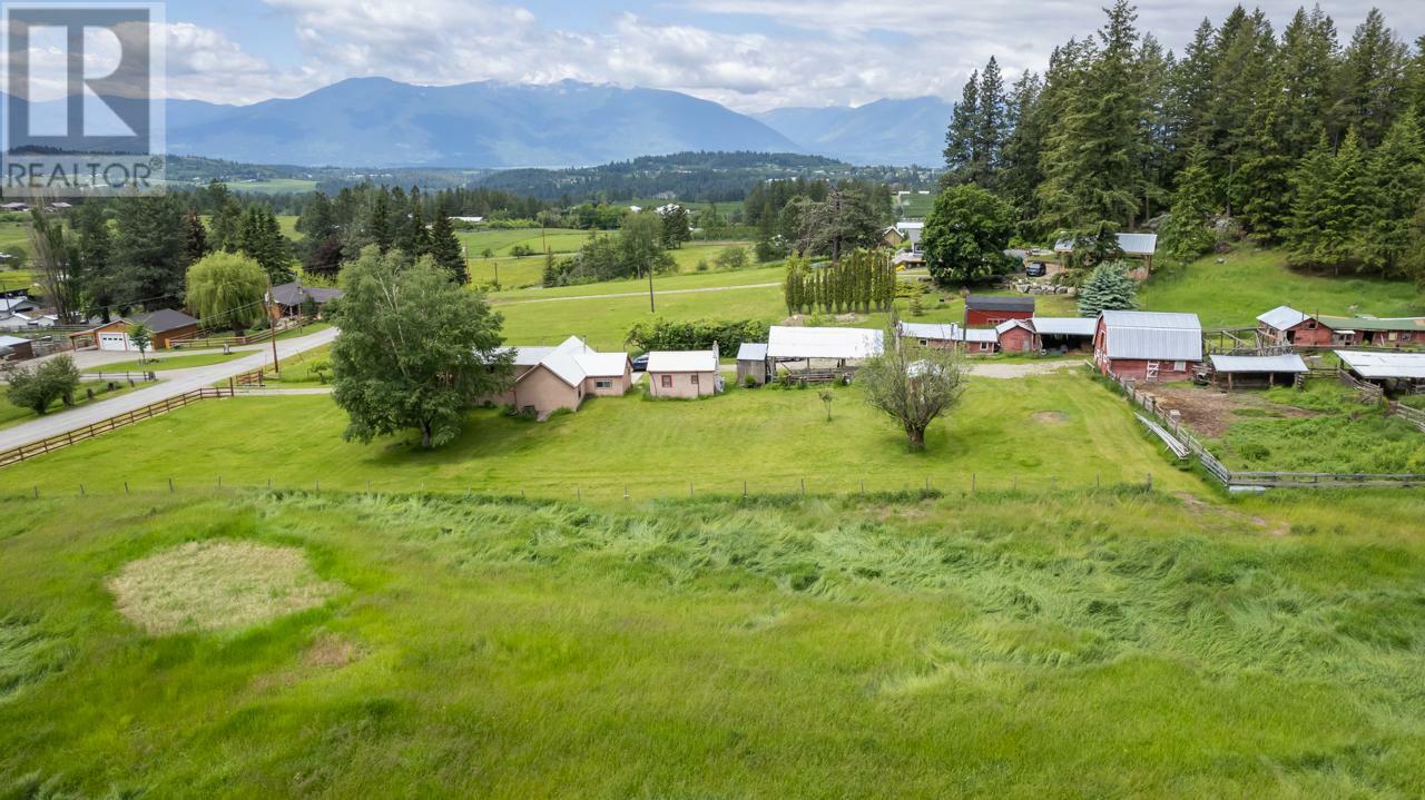Photo de la propriété:  4512 48th Street  BC V0B 1C1 