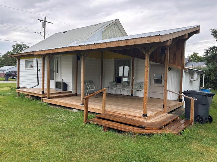 Property Photo: 220 Hossack Avenue MB R0K 1G0
