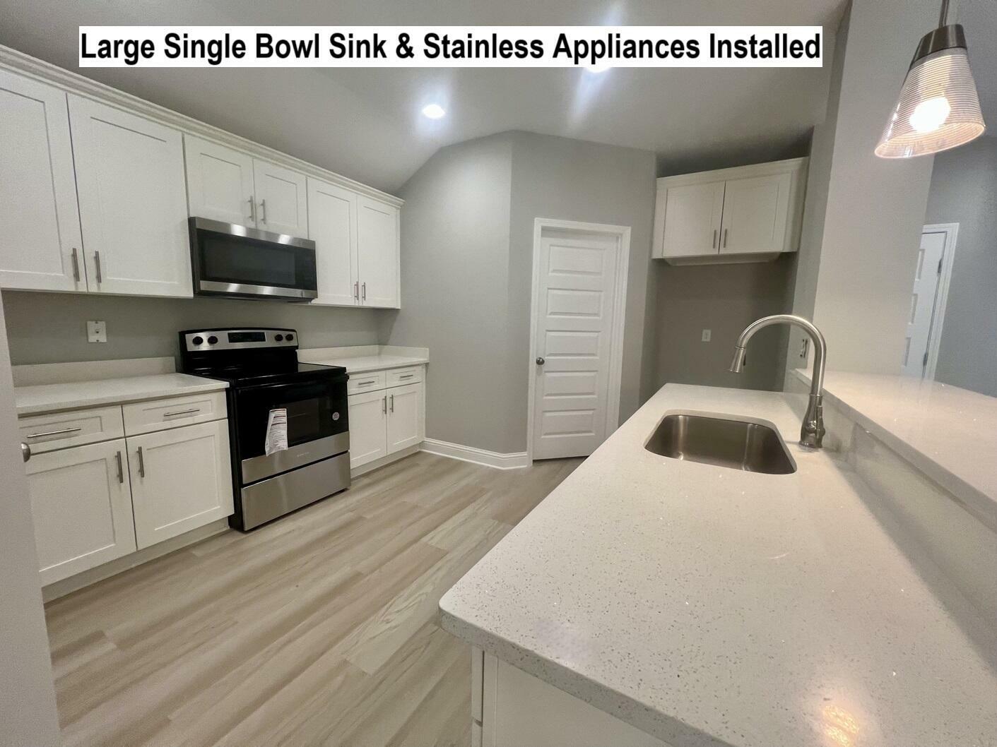 Property Photo: 430 Scooter Cove FL 32539