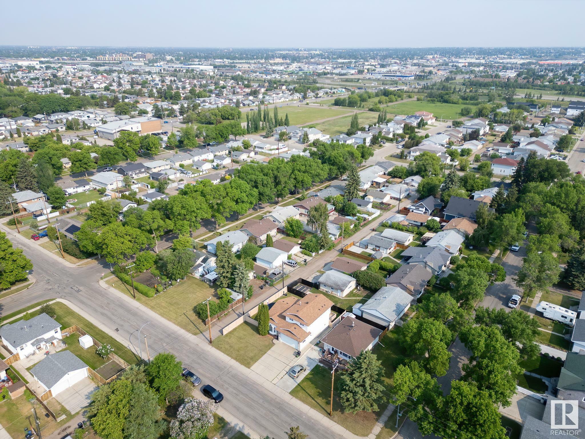 Photo de la propriété: 4708 122 Avenue NW AB T5W 5H4