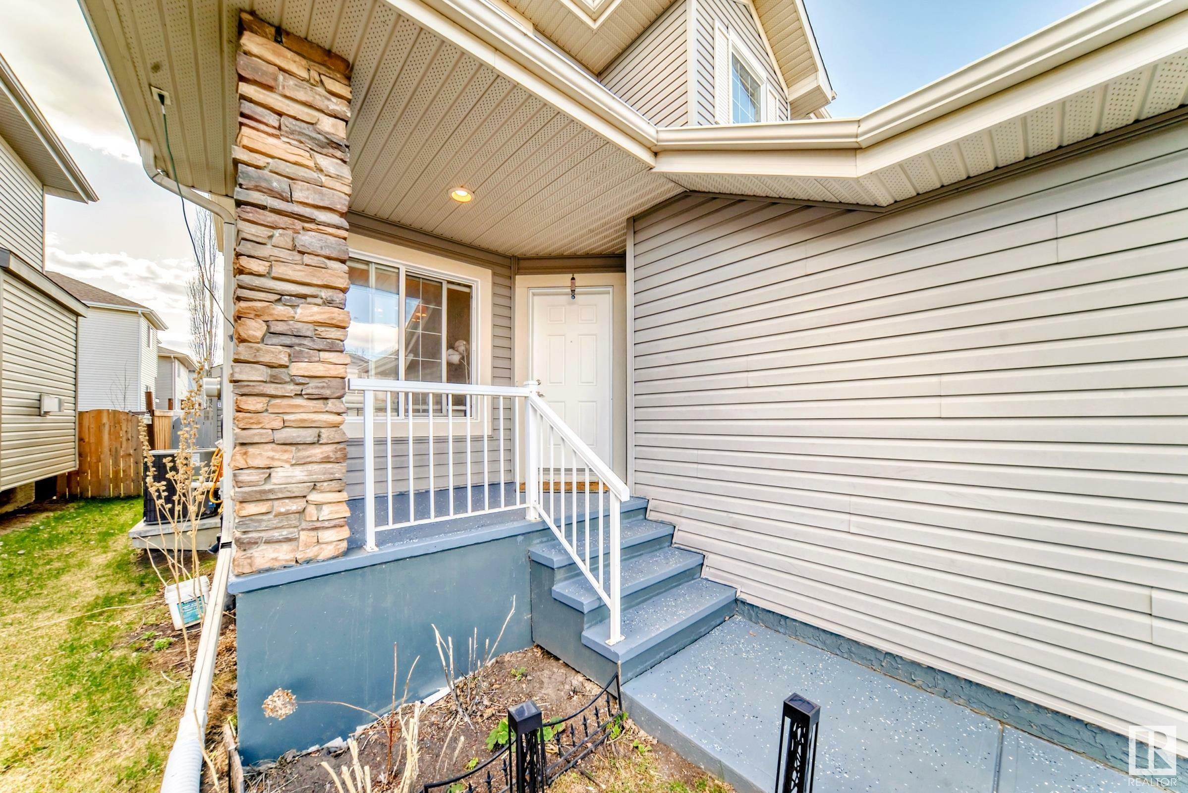 Photo de la propriété: 6908 Strom Ln NW AB T6R 0G3