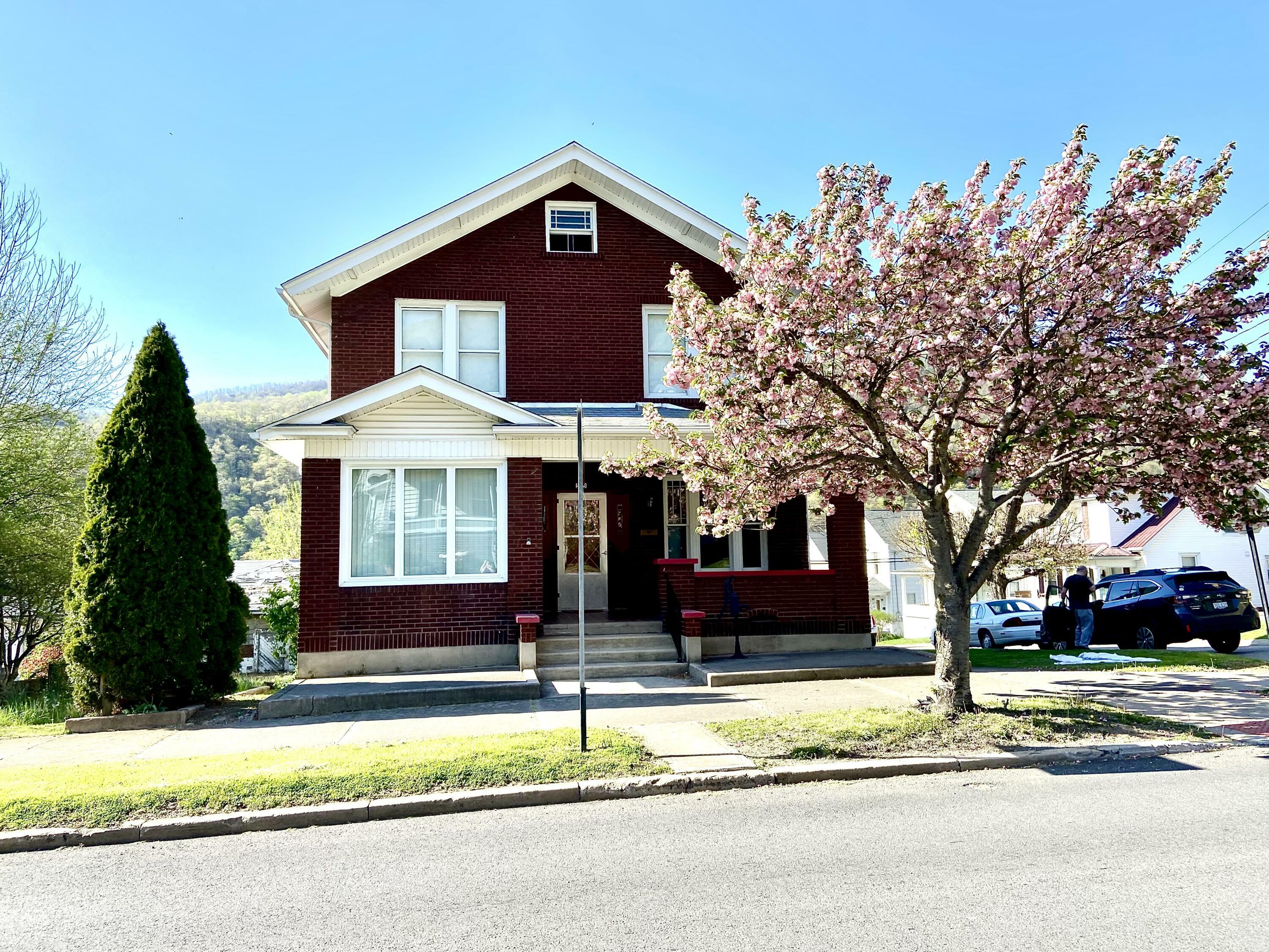 523 Temple St  Hinton WV 25951 photo