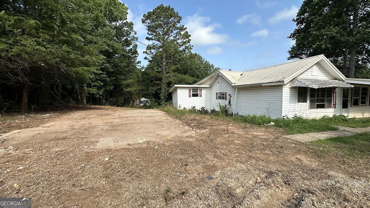 Property Photo: 1565 County Road 61 AL 36274