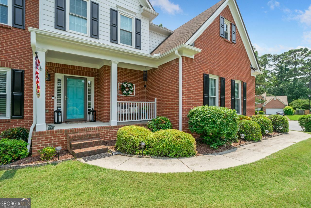 Property Photo: 1975 Fairway Close Terrace GA 30043