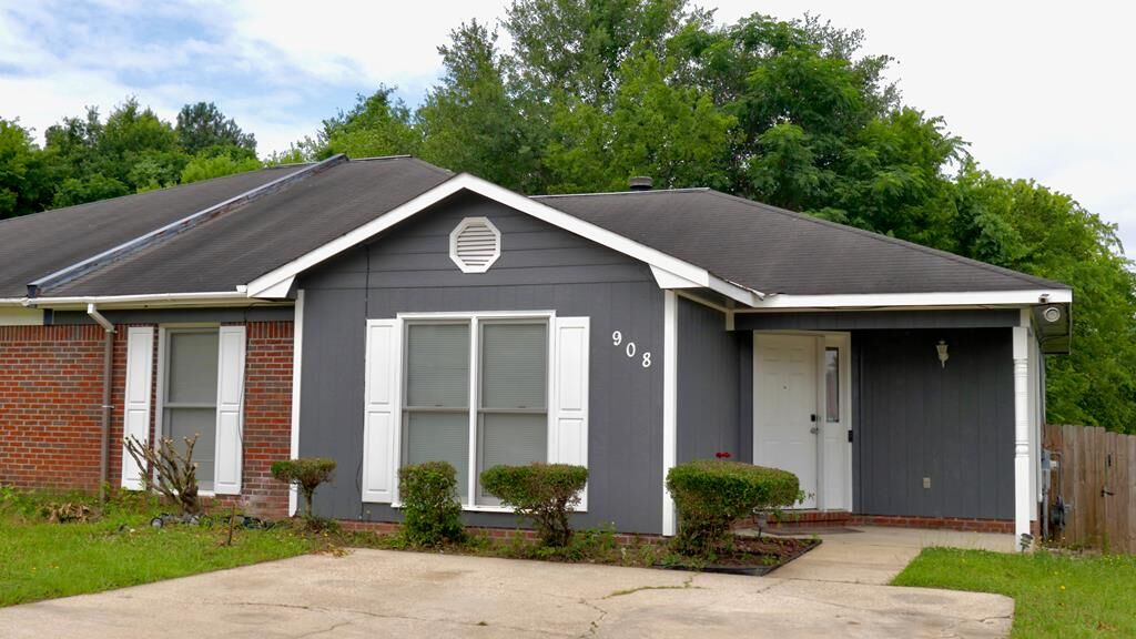 Property Photo:  908 Arlington Drive  GA 31907 
