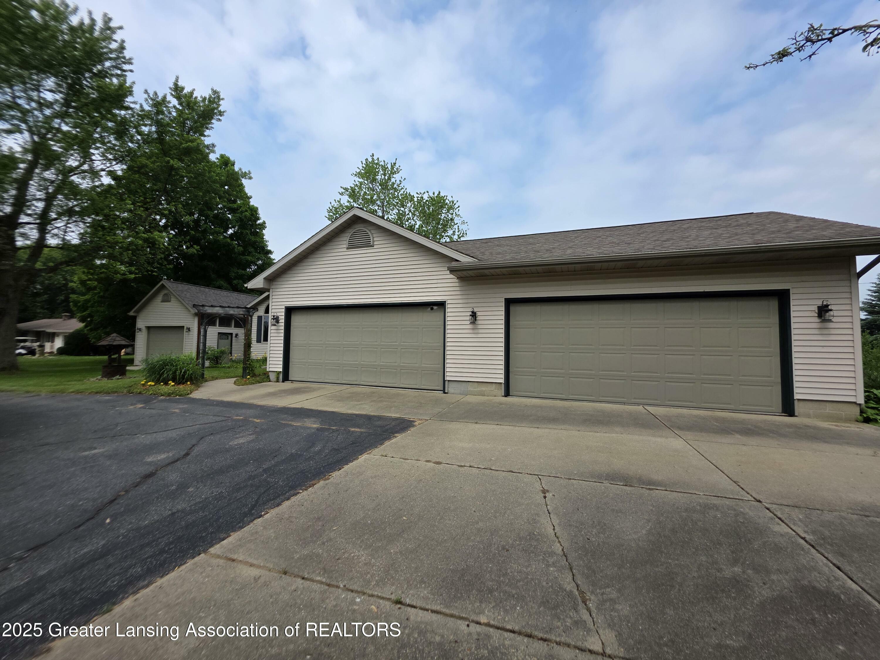 Property Photo: 2380 S Waverly Road MI 48827